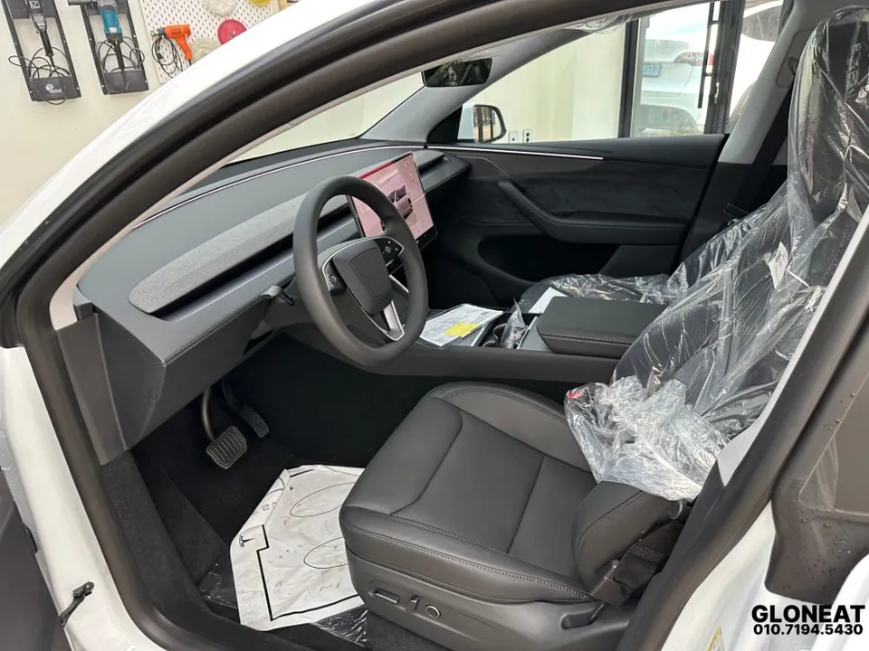 Tesla Model Yのカーフィルム施工事例|費用目安・仕上がり 施工写真 1-1