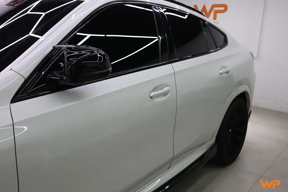 BMW X6 ドアキャブ ラッピング事例|費用目安・仕上がり 施工写真 1-3