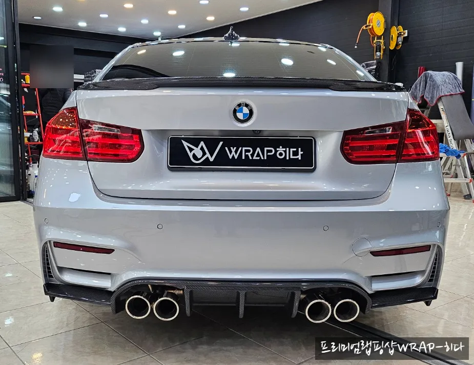 BMW 3 Seriesのカーラッピング事例|ミッドナイトグリーン 施工写真 2-1