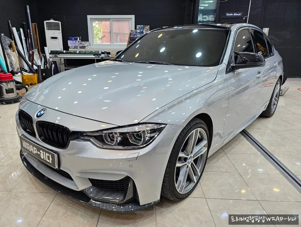 BMW 3 Seriesのカーラッピング事例|ミッドナイトグリーン 施工写真 3-1