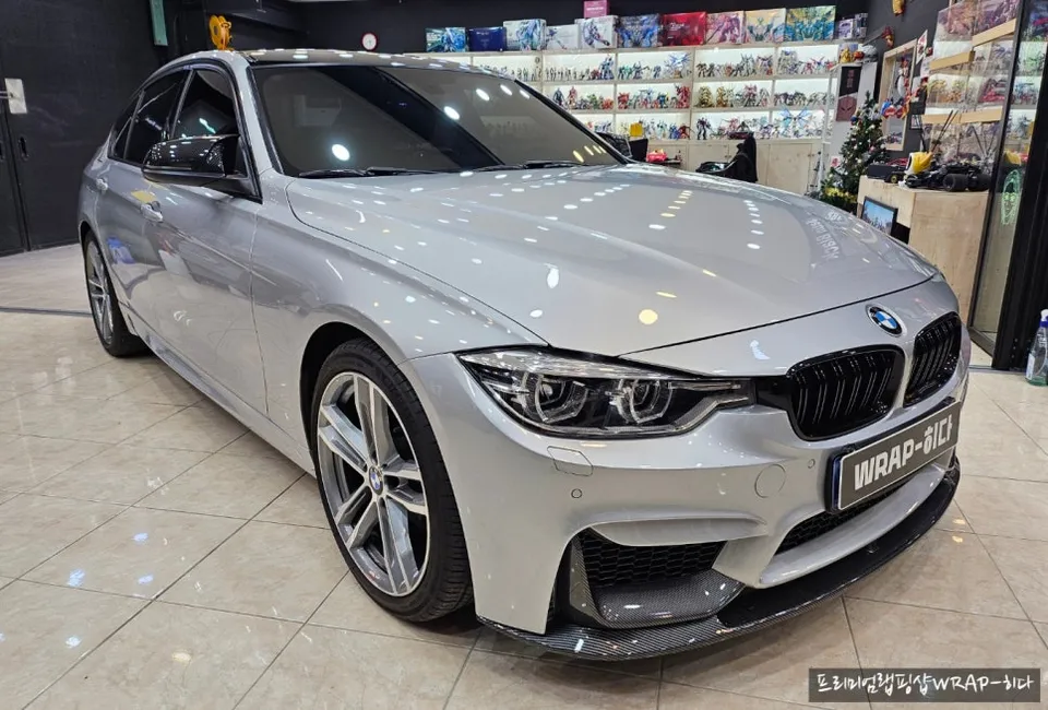 BMW 3 Seriesのカーラッピング事例|ミッドナイトグリーン 施工写真 1-2