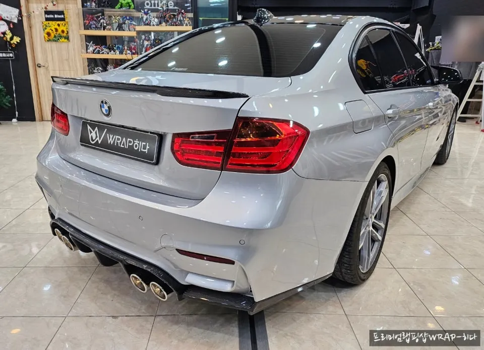 BMW 3 Seriesのカーラッピング事例|ミッドナイトグリーン 施工写真 2-2