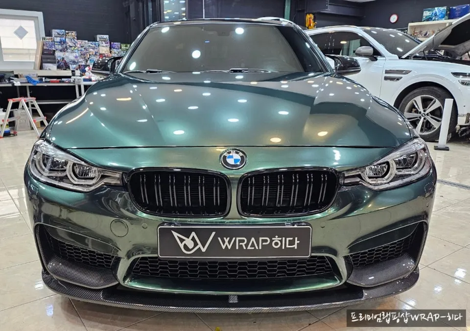 BMW 3 Seriesのカーラッピング事例|ミッドナイトグリーン 施工写真 1-3