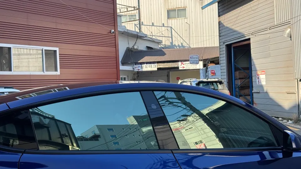 Tesla Model Y vinyl wrap - Tesla Model Y Vinyl Wrap Review: Custom Color & Cost photo 4