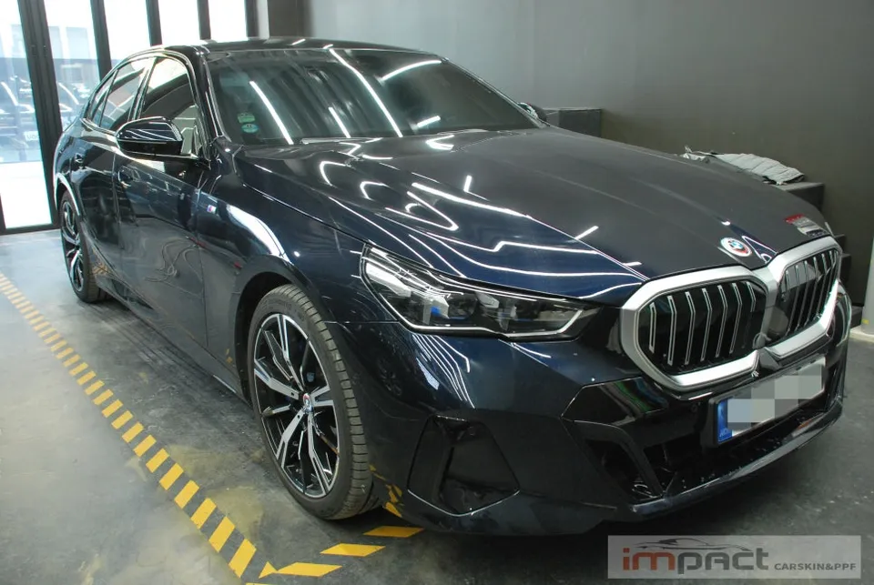 BMW 5 Series G60 vinyl wrap - BMW 5 Series G60 Vinyl Wrap Review: Iconic Glow Color Change photo 3