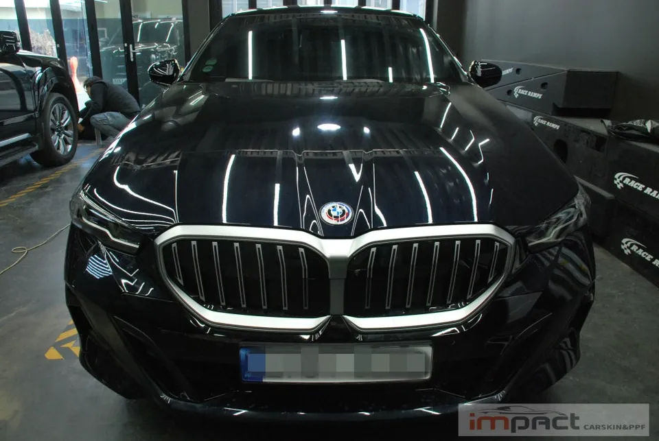BMW 5 Series G60 vinyl wrap - BMW 5 Series G60 Vinyl Wrap Review: Iconic Glow Color Change photo 4