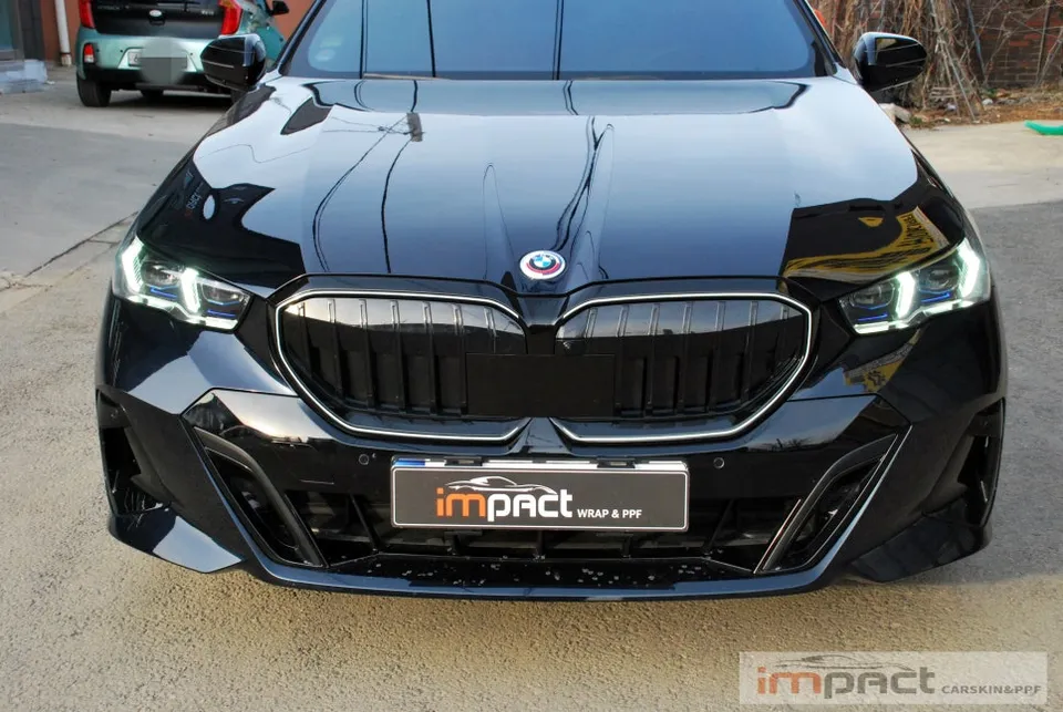 BMW 5 Series G60 カーラッピング事例:費用目安と仕上がり 施工写真 2-3