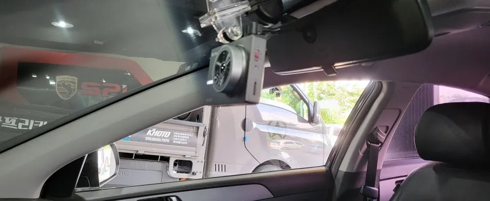 Hyundai Sonataのドラレコ取付事例|韓国での施工 施工写真 3-3