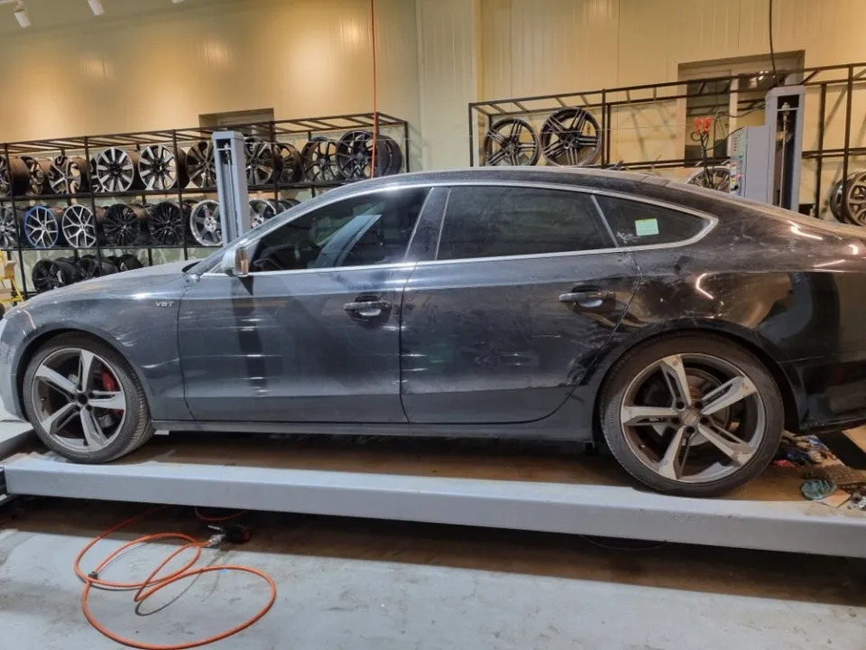Audi S5 Wheel Repair & Refinishing Review — Diamond Cut Restored photo 2