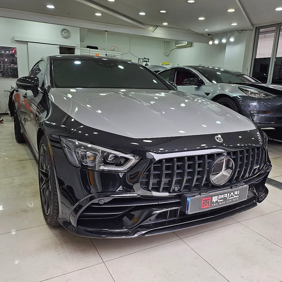 AMG GT 43のカーラッピング事例｜サテンブラックで高級感アップ 施工写真 3-1
