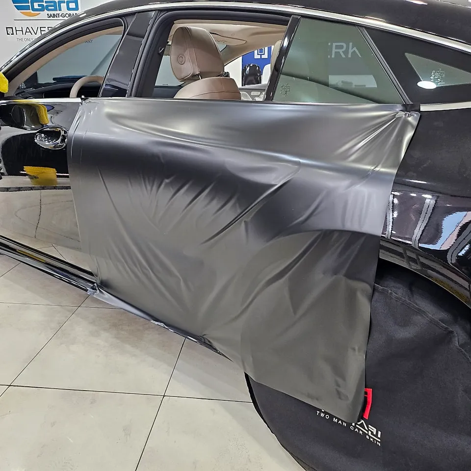 AMG GT 43のカーラッピング事例｜サテンブラックで高級感アップ 施工写真 2-3