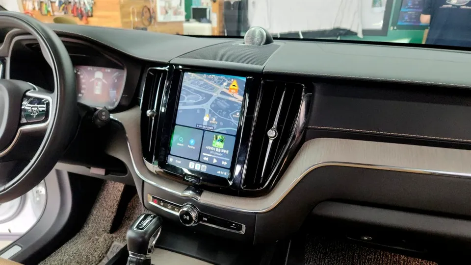 Volvo XC60 ambient lighting - Volvo XC60 Ambient Lighting Review — Enhanced Interior Ambiance photo 3