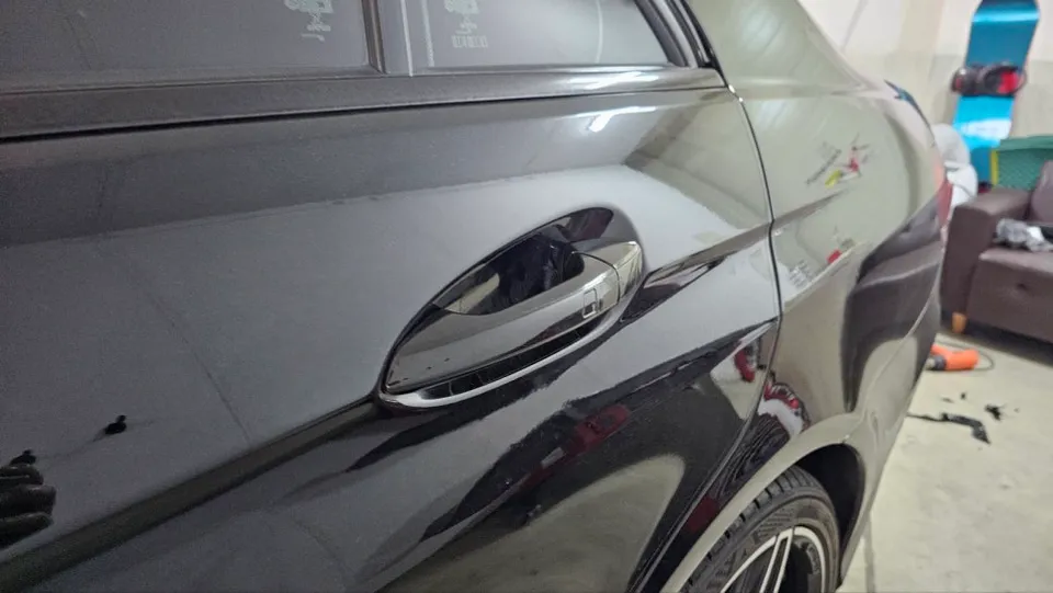 Mercedes-Benz E-Class W212のカーラッピング事例 施工写真 1-3
