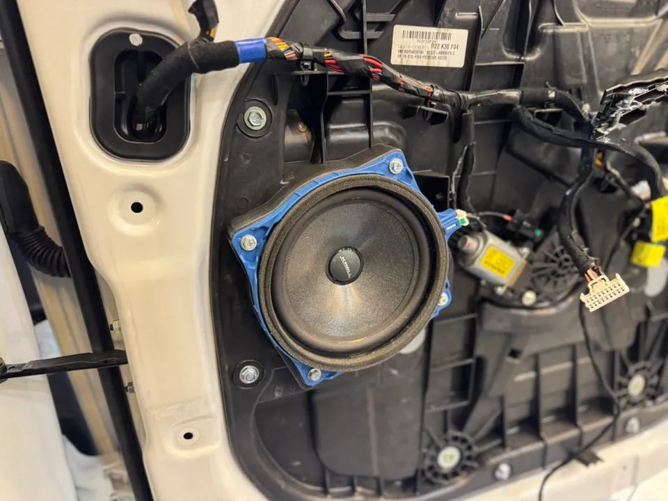 Kia Carnival car audio - Kia Carnival Speaker Upgrade Review: AVI G1 Sound photo 3