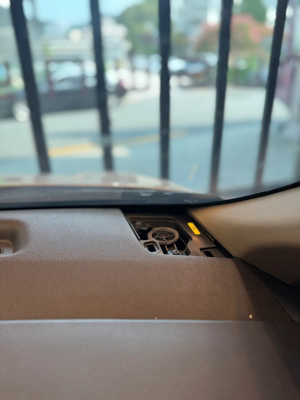 Kia Carnival car audio - Kia Carnival Speaker Upgrade Review: AVI G1 Sound photo 5