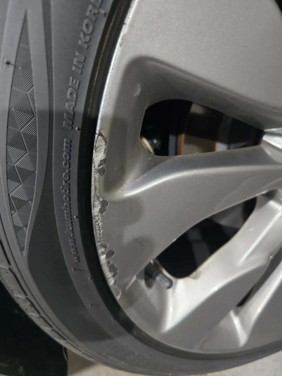 Chevrolet Malibuのホイールリペア・塗装事例 施工写真 2-1