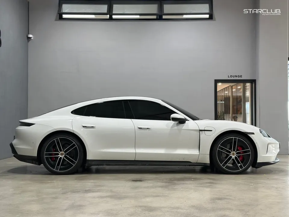 Porsche Taycan 4S body kit - Porsche Taycan 4S Body Kit Installation Review photo 4