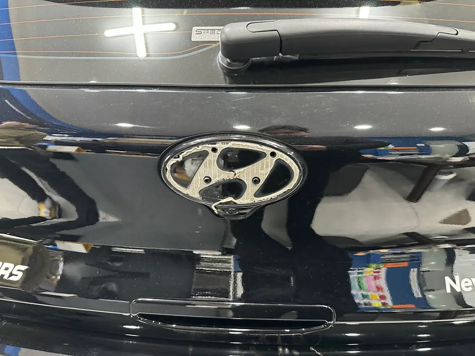 Hyundai i30のカーラッピング事例 施工写真 1-2