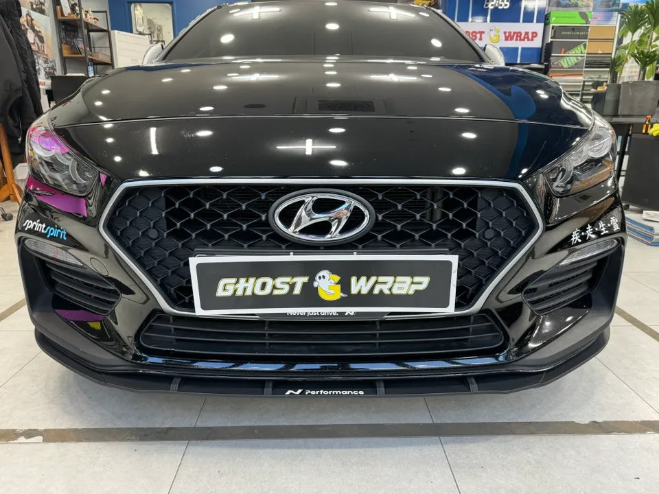 Hyundai i30のカーラッピング事例 施工写真 4-2