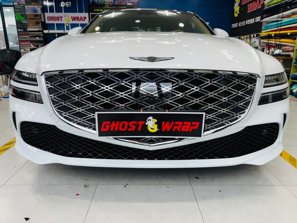 Genesis G80のカーラッピング事例|クローム除去でブラック化 施工写真 3-1