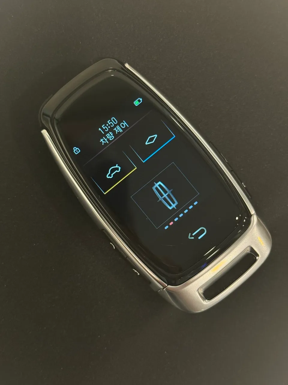 Lincoln Navigator oem options - Lincoln Navigator OEM Options Review: LCD Smart Key Upgrade photo 5