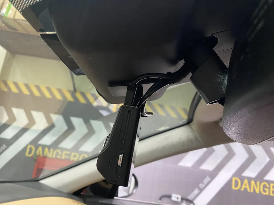 Hyundai Sonata DN8 dash cam - Hyundai Sonata DN8 Dash Cam Review: QXD7000 Installation photo 3