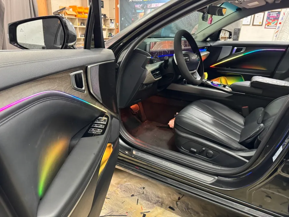 Kia K8 GL3 ambient lighting installation result