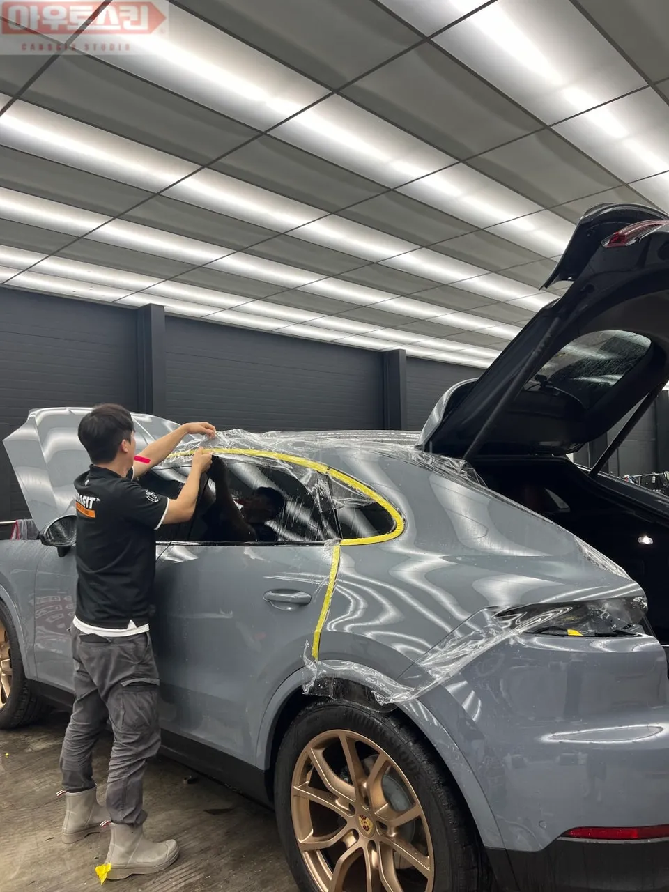 Porsche Cayenne CoupeのPPF施工事例 施工写真 4-1