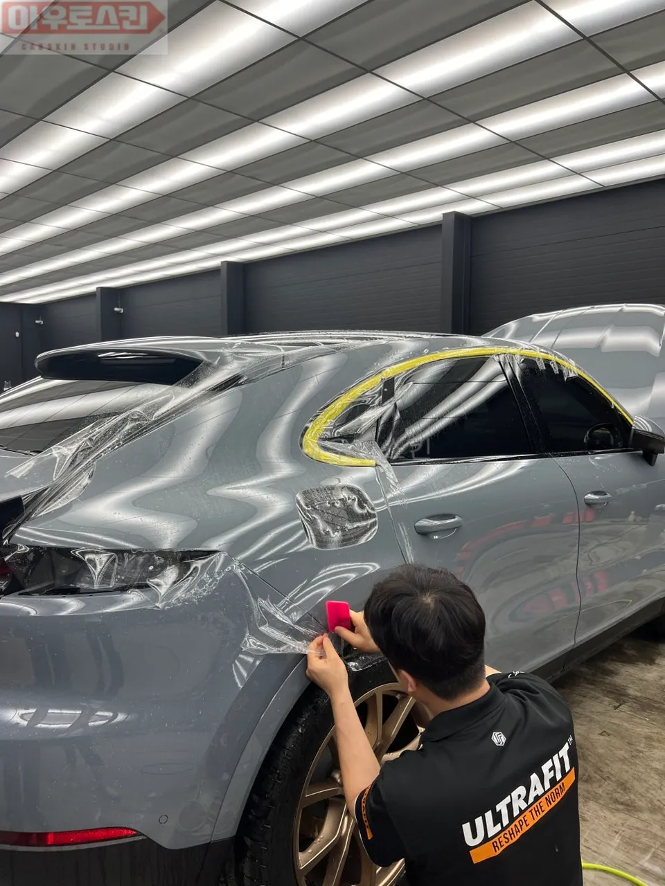 Porsche Cayenne CoupeのPPF施工事例 施工写真 1-2