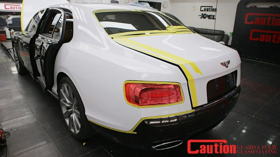 Bentley Flying Spurのカーラッピング事例｜高光沢ホワイトでエレガントに 施工写真 2-3