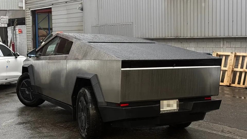 Tesla Cybertruckのカーフィルム施工事例|費用目安・仕上がり 施工写真 3-1