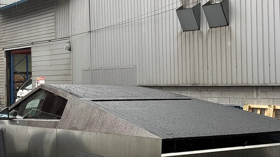 Tesla Cybertruckのカーフィルム施工事例|費用目安・仕上がり 施工写真 3-2