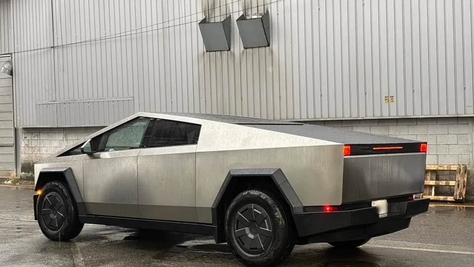 Tesla Cybertruckのカーフィルム施工事例|費用目安・仕上がり 施工写真 2-3