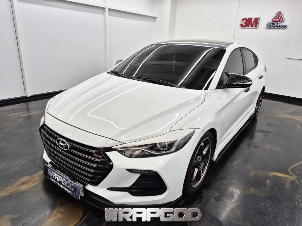 Hyundai Elantraのカーラッピング事例|費用目安・仕上がり 施工写真 2-1