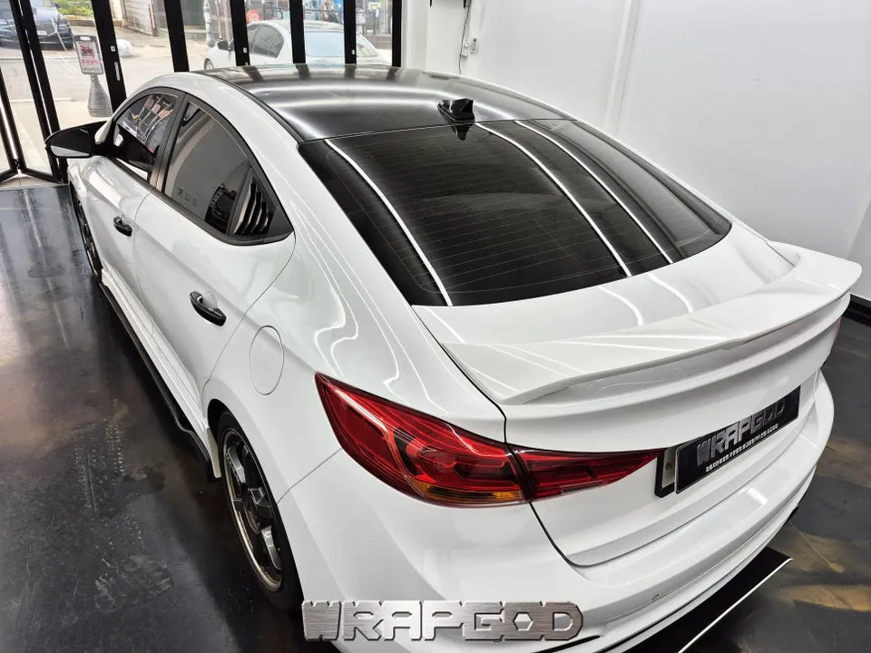 Hyundai Elantraのカーラッピング事例|費用目安・仕上がり 施工写真 3-1