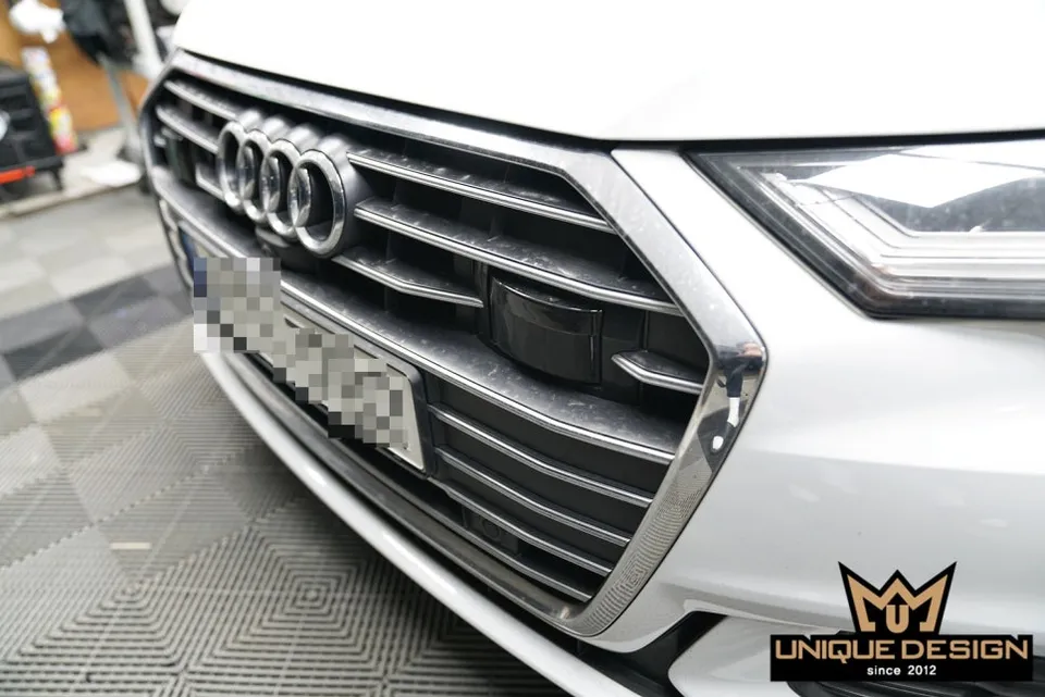 Audi A6のカーラッピング事例:クロームメッキのブラックアウト化 施工写真 3-1