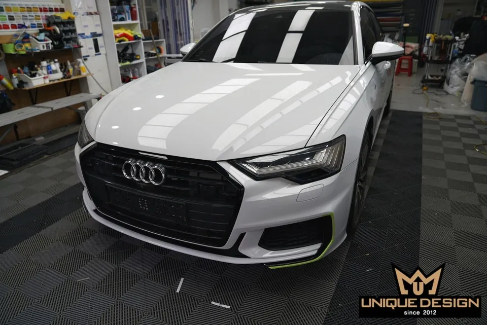 Audi A6のカーラッピング事例:クロームメッキのブラックアウト化 施工写真 1-2