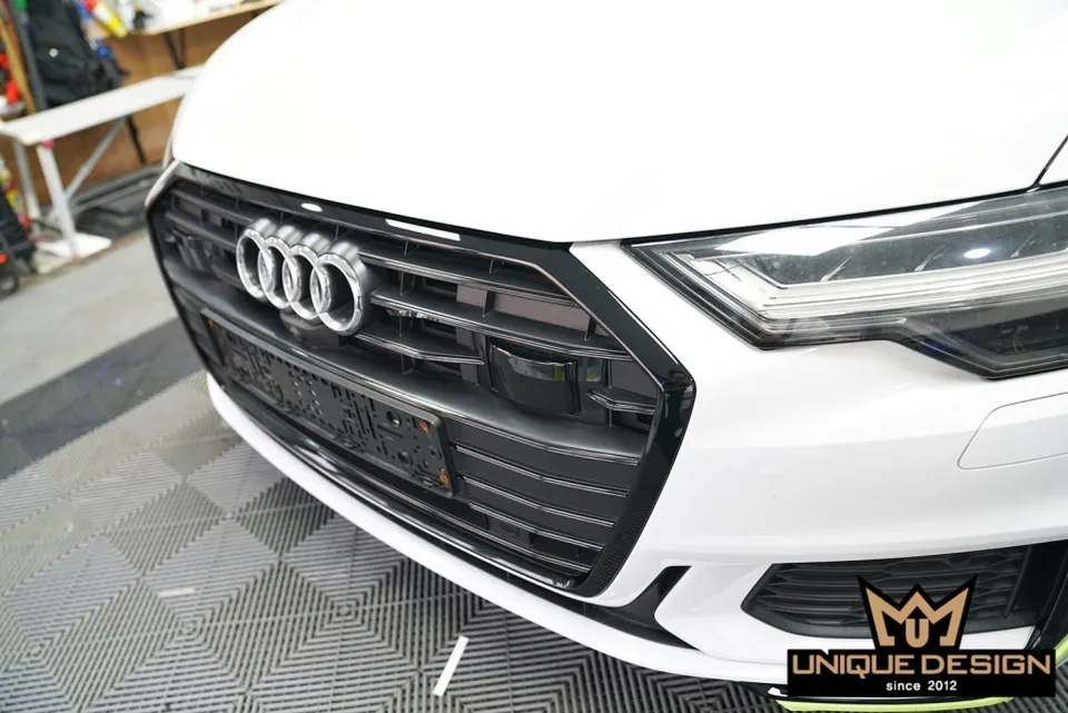 Audi A6のカーラッピング事例:クロームメッキのブラックアウト化 施工写真 2-2