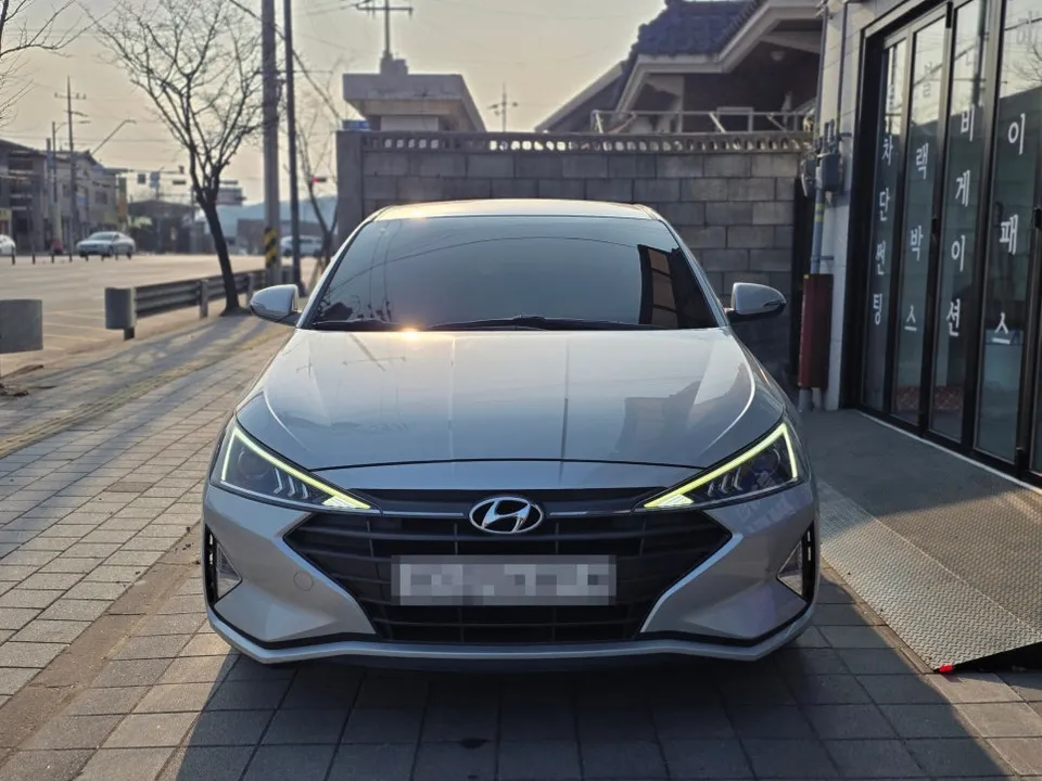 Hyundai Elantraのカーフィルム施工事例|費用目安・仕上がり 施工写真 3-1