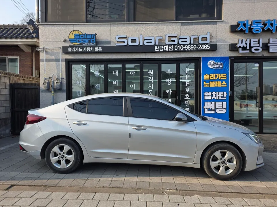 Hyundai Elantraのカーフィルム施工事例|費用目安・仕上がり 施工写真 2-2