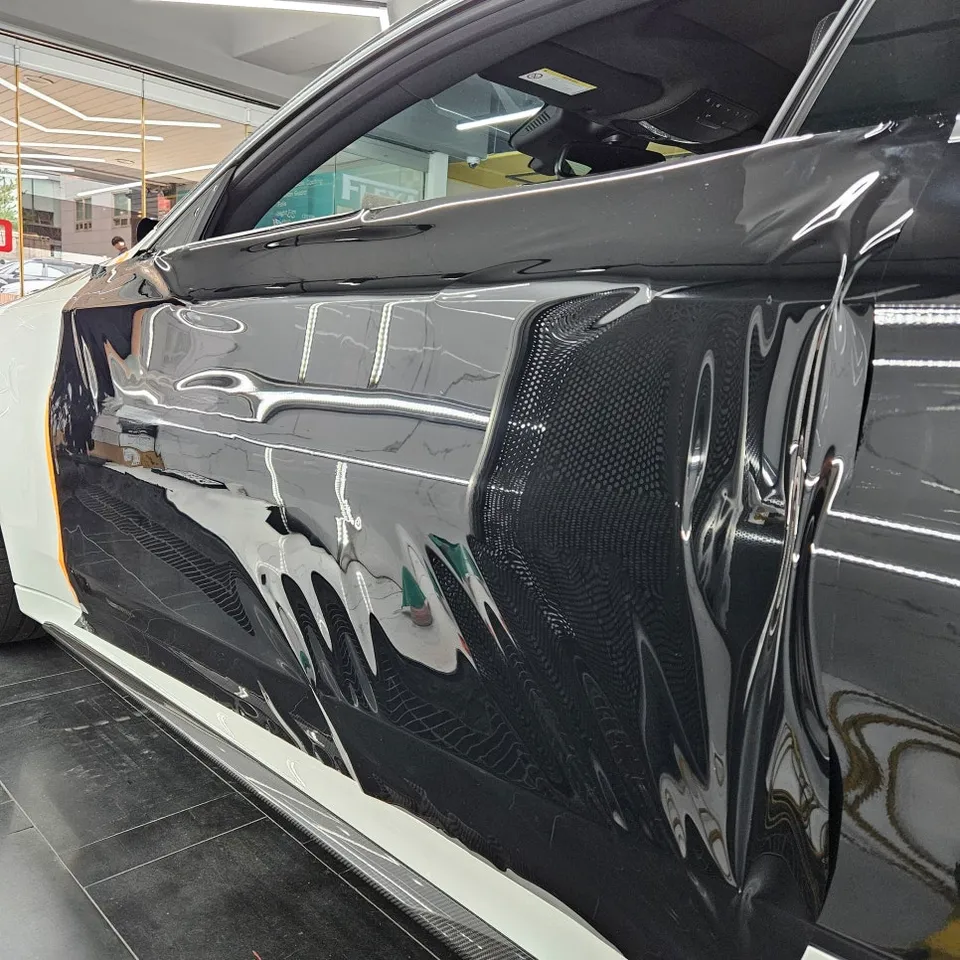 Mercedes-Benz C63 AMG W205 vinyl wrap - Mercedes-Benz C63 AMG Vinyl Wrap Review — High Gloss Black Finish photo 4