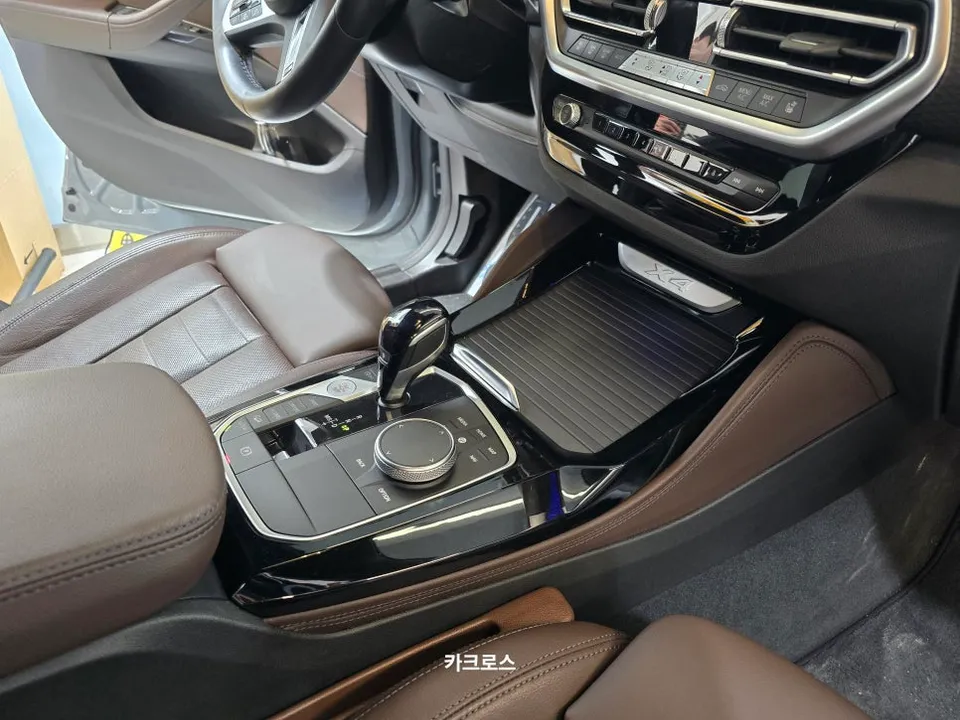 BMW X4のカーラッピング事例｜ハイグロシ保護とデザイン変更 施工写真 2-2
