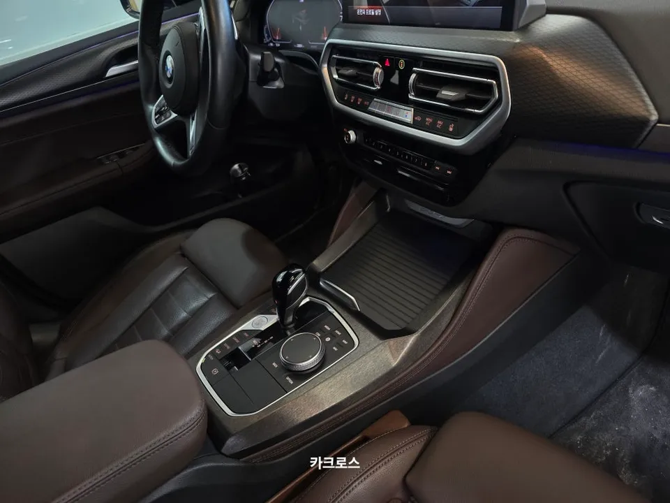 BMW X4のカーラッピング事例｜ハイグロシ保護とデザイン変更 施工写真 2-3