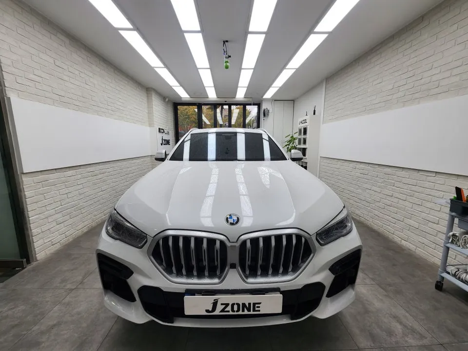 BMW X6のドライブレコーダー取付事例 施工写真 2
