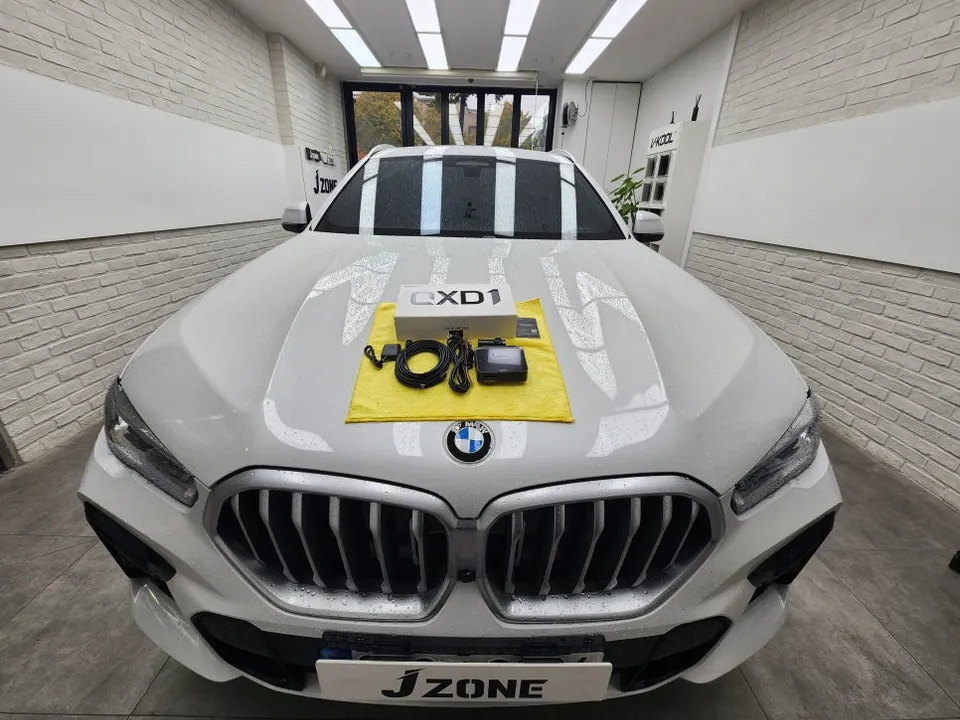 BMW X6のドライブレコーダー取付事例 施工写真 5