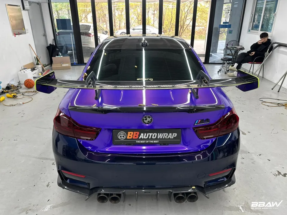 BMW M4 F82のカーラッピング事例|ルーベルライトパープル 施工写真 3-1