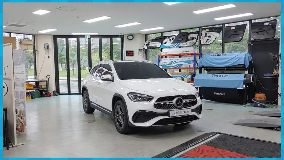 Mercedes-Benz GLA surround view camera - Mercedes-Benz GLA Surround View Camera Installation Review photo 4
