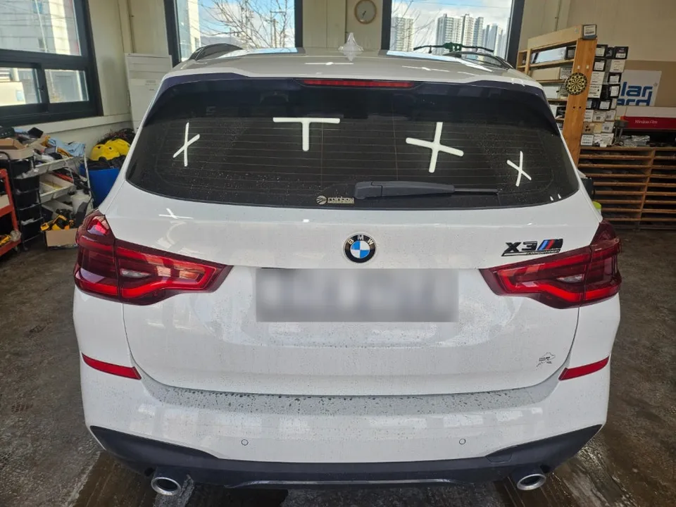 BMW X3のドライブレコーダー取付事例 施工写真 1-1