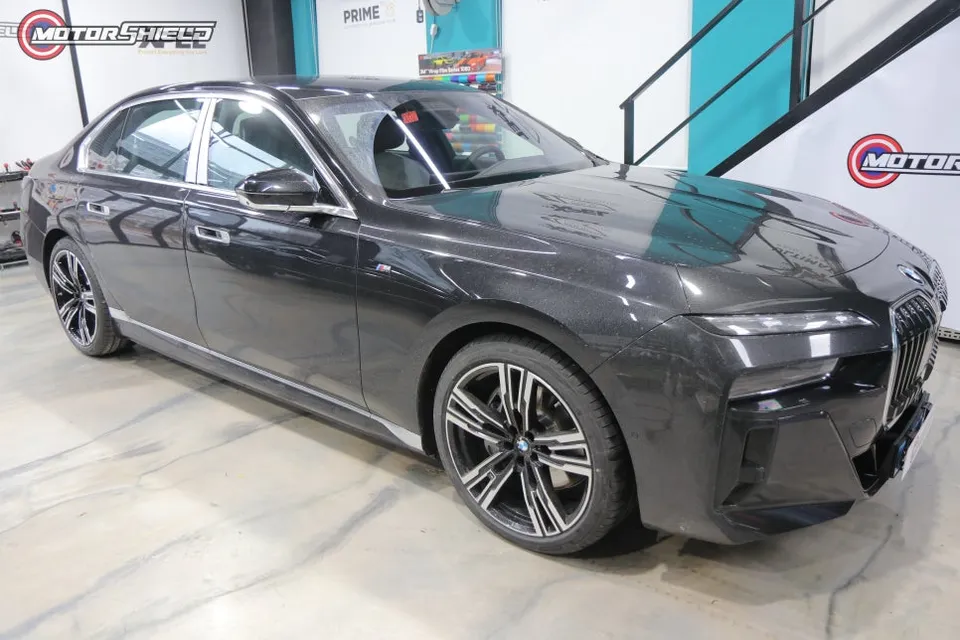 BMW i7のPPF施工事例｜費用目安と仕上がり 施工写真 1-2