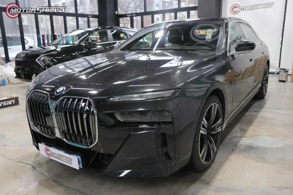 BMW i7のPPF施工事例｜費用目安と仕上がり 施工写真 2-3